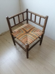 Chaise d'angle ou coin de feu paillage